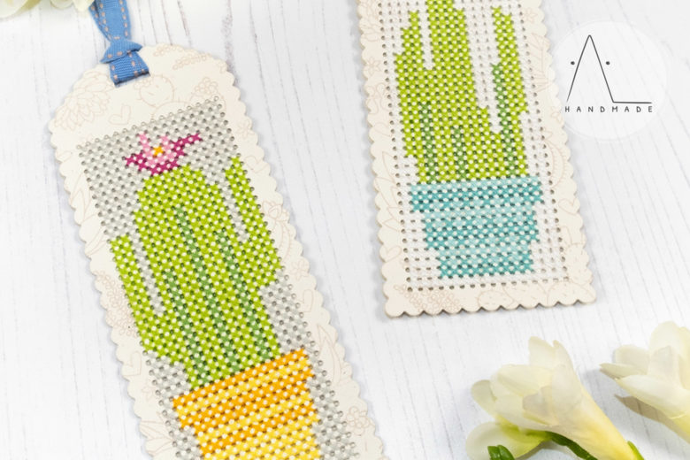 AL handmade - MFT Stitched with Love - Scallop Cross-Stitch Bookmark Die-namics